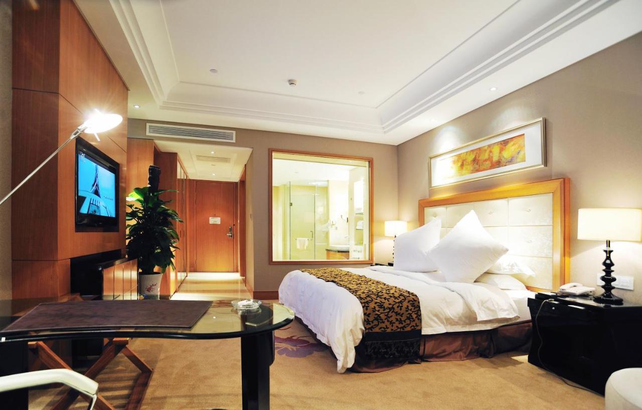 Wyndham Xinyang Downtown Hotel Екстериор снимка