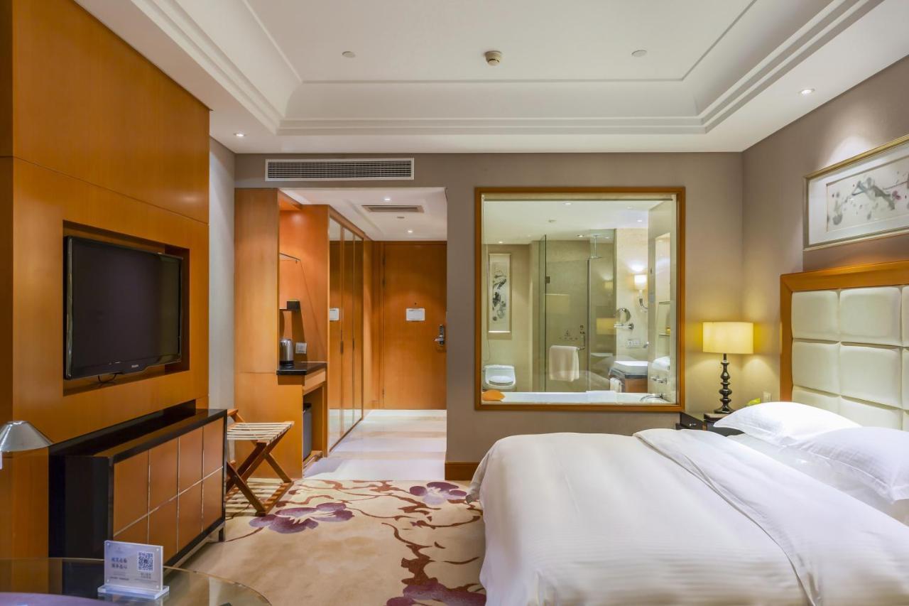 Wyndham Xinyang Downtown Hotel Екстериор снимка