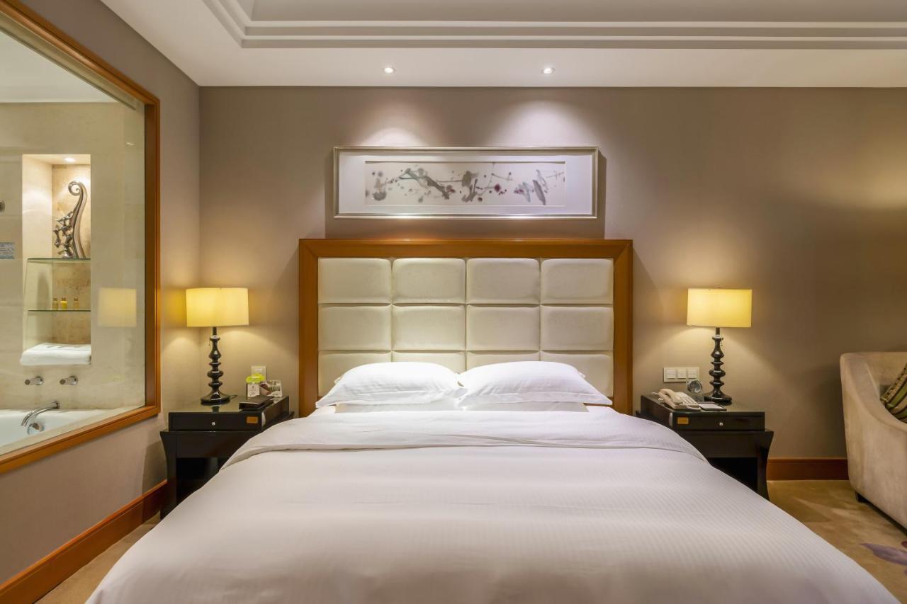Wyndham Xinyang Downtown Hotel Екстериор снимка