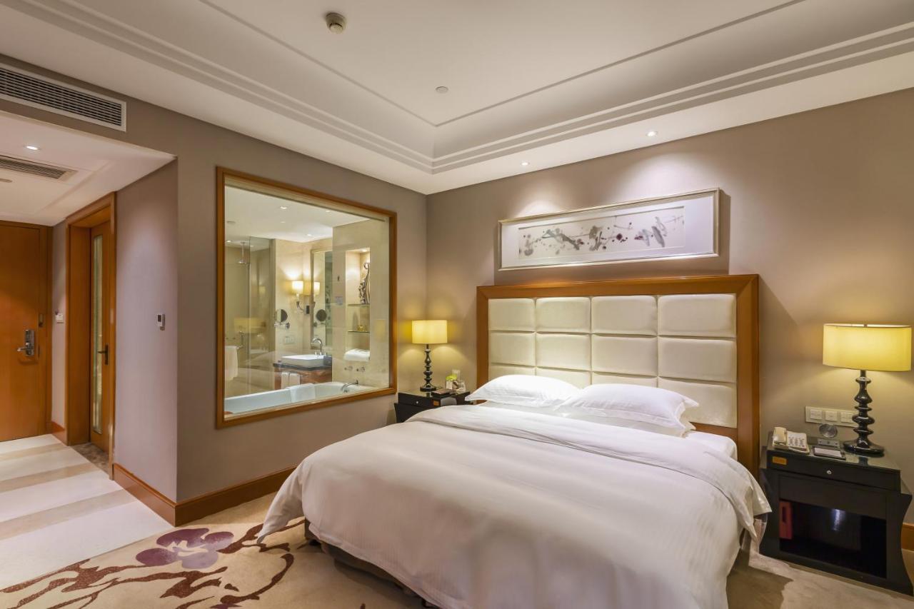 Wyndham Xinyang Downtown Hotel Екстериор снимка