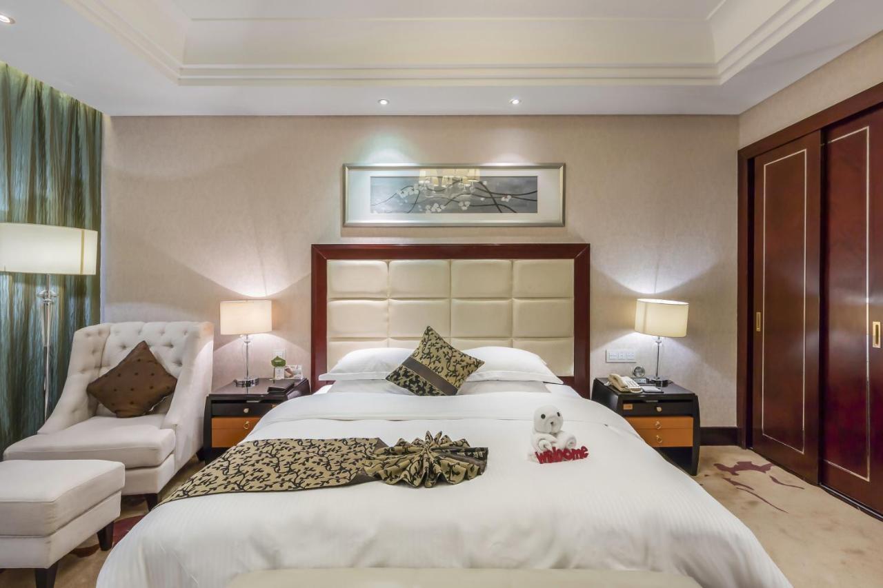 Wyndham Xinyang Downtown Hotel Екстериор снимка