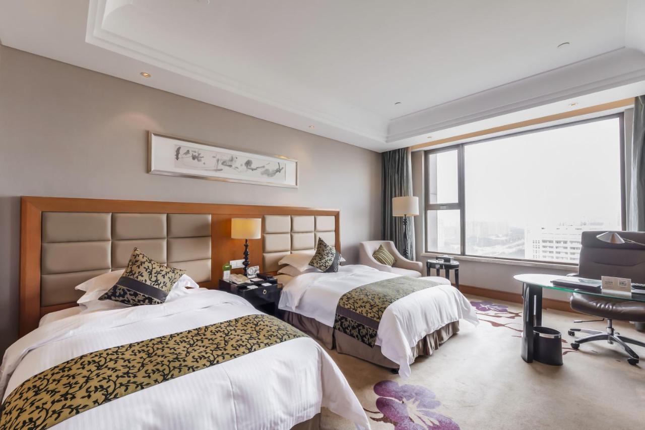 Wyndham Xinyang Downtown Hotel Екстериор снимка