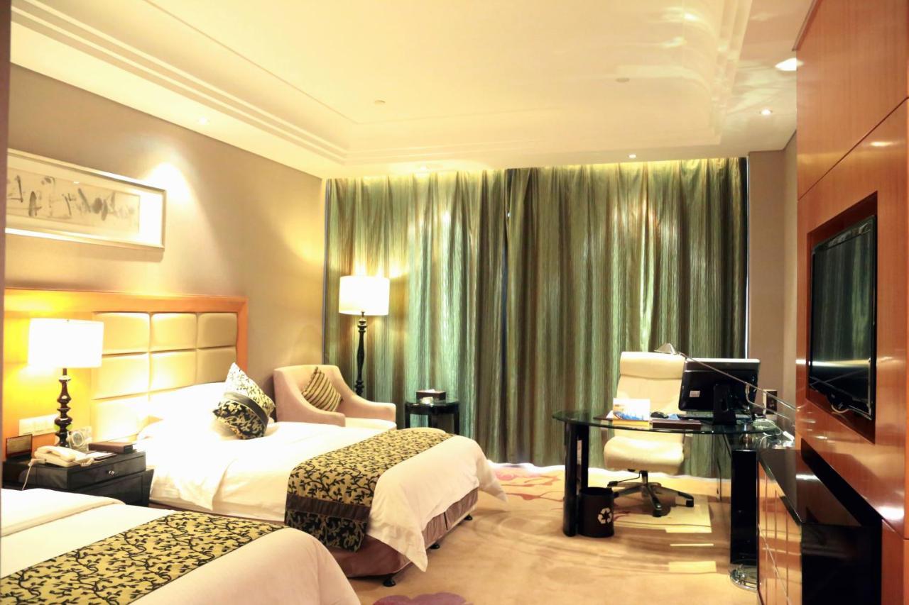 Wyndham Xinyang Downtown Hotel Екстериор снимка