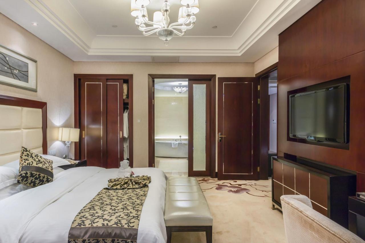Wyndham Xinyang Downtown Hotel Екстериор снимка