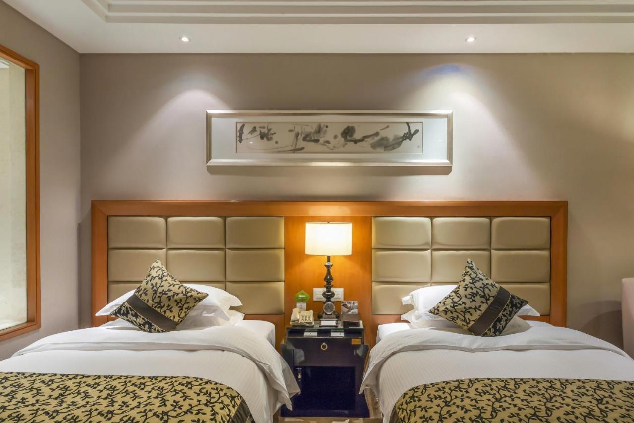 Wyndham Xinyang Downtown Hotel Екстериор снимка