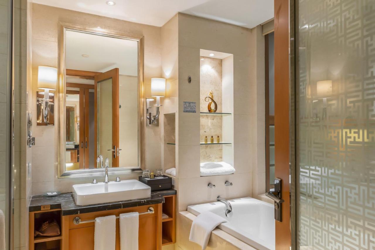 Wyndham Xinyang Downtown Hotel Екстериор снимка