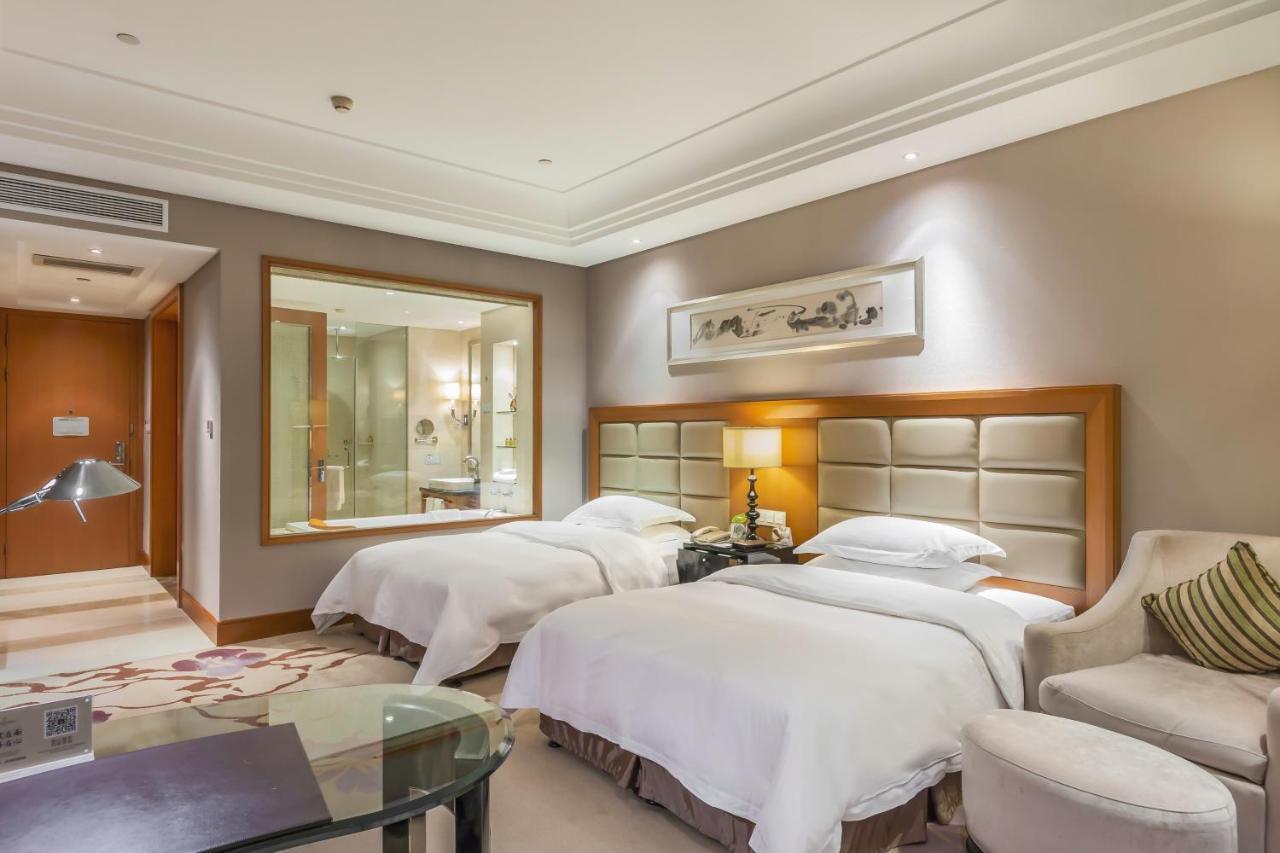 Wyndham Xinyang Downtown Hotel Екстериор снимка