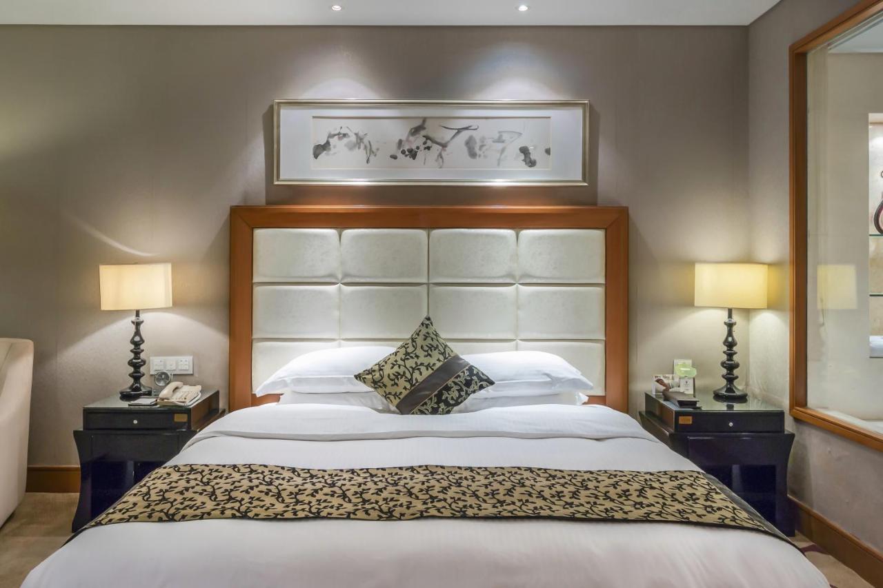 Wyndham Xinyang Downtown Hotel Екстериор снимка
