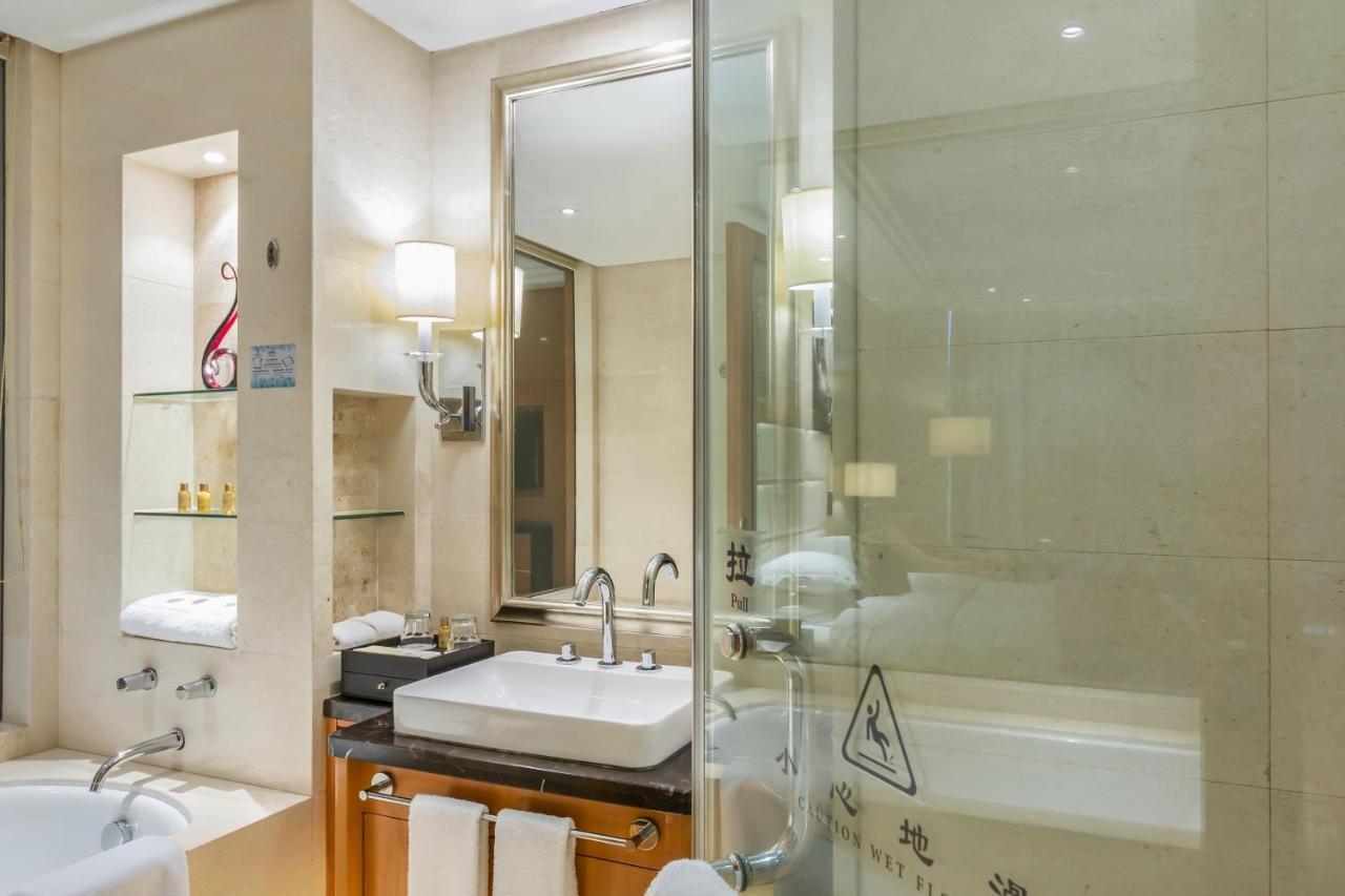 Wyndham Xinyang Downtown Hotel Екстериор снимка