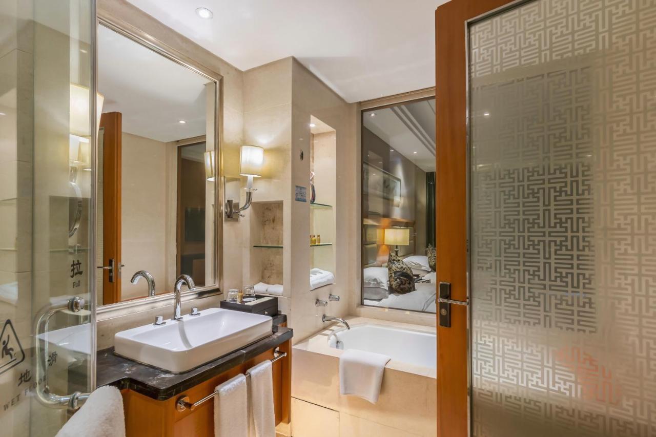 Wyndham Xinyang Downtown Hotel Екстериор снимка