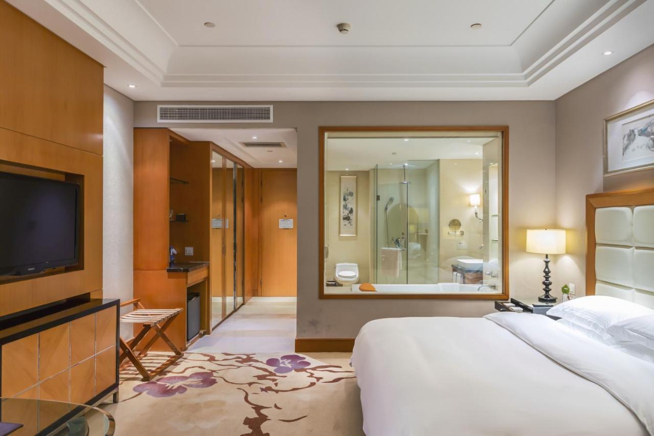 Wyndham Xinyang Downtown Hotel Екстериор снимка