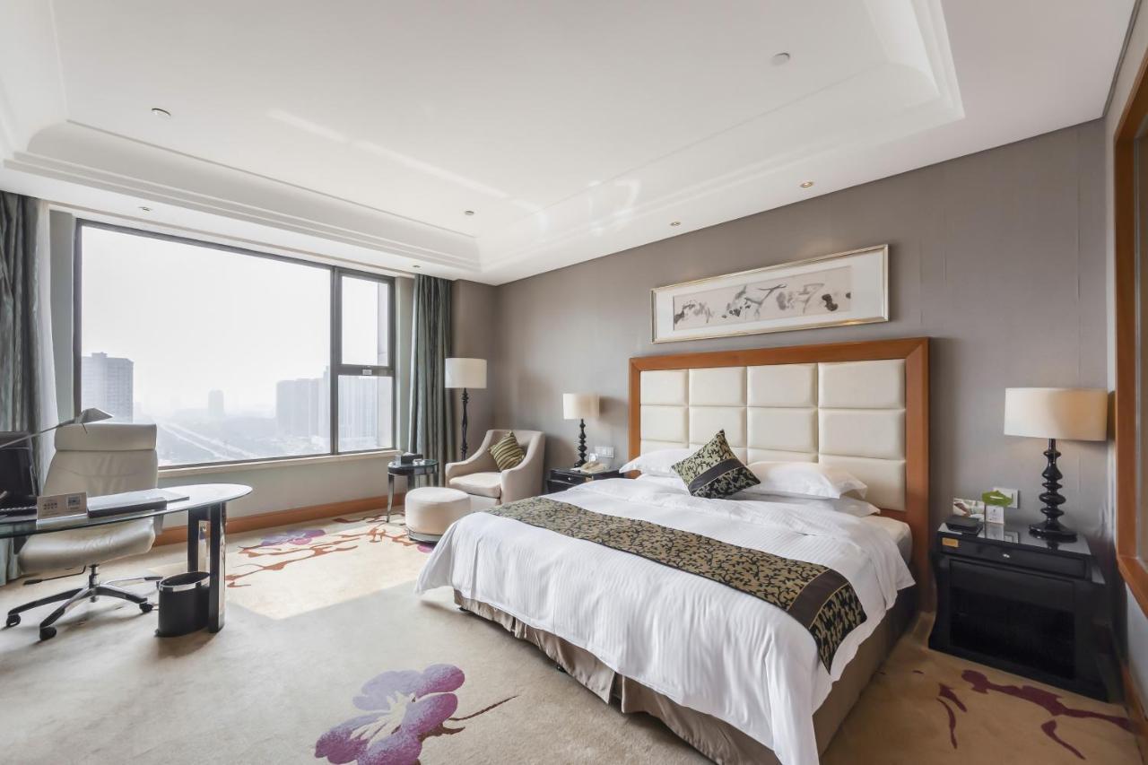 Wyndham Xinyang Downtown Hotel Екстериор снимка