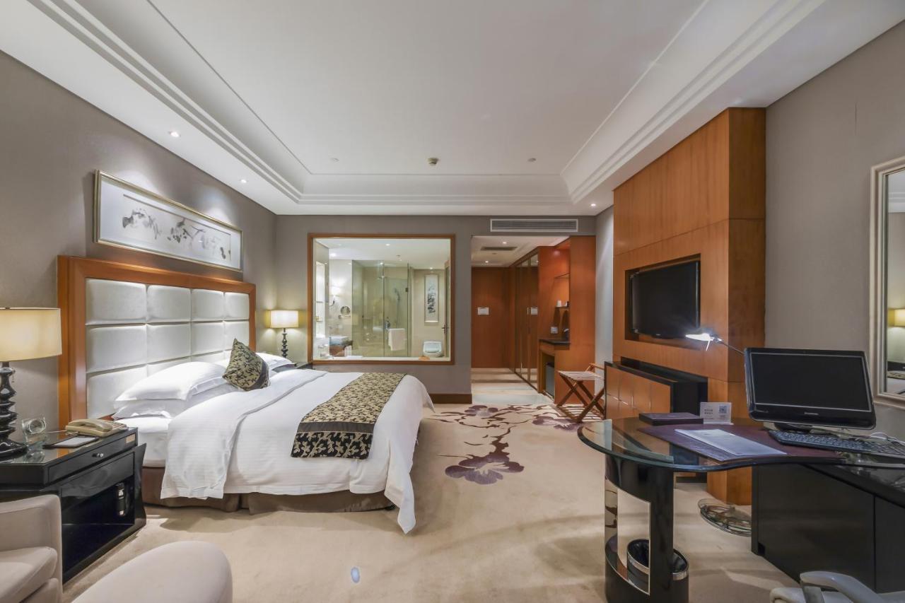 Wyndham Xinyang Downtown Hotel Екстериор снимка