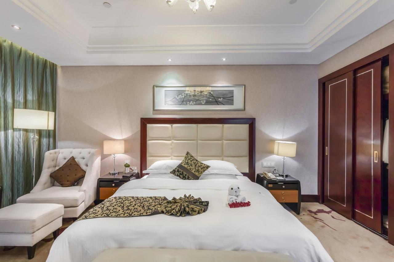 Wyndham Xinyang Downtown Hotel Екстериор снимка