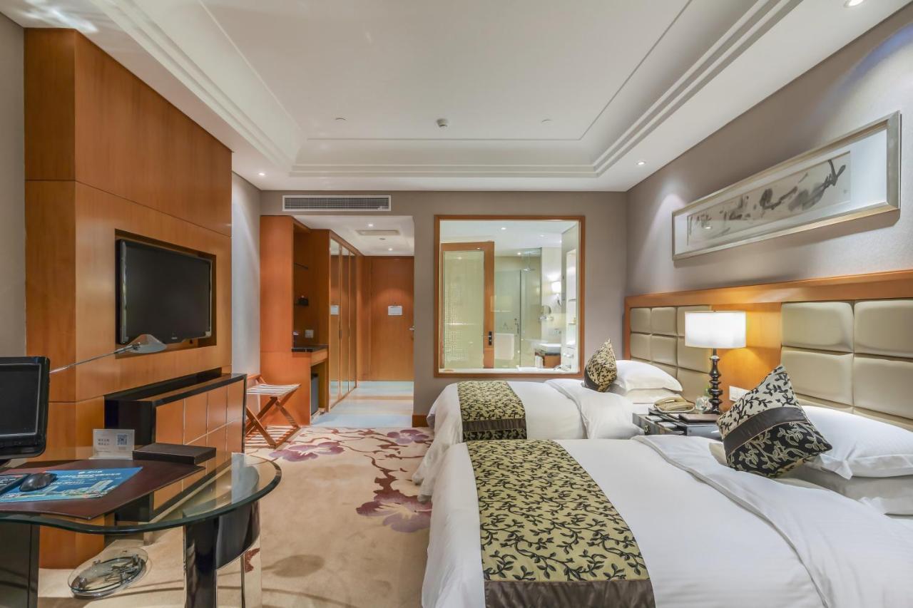 Wyndham Xinyang Downtown Hotel Екстериор снимка
