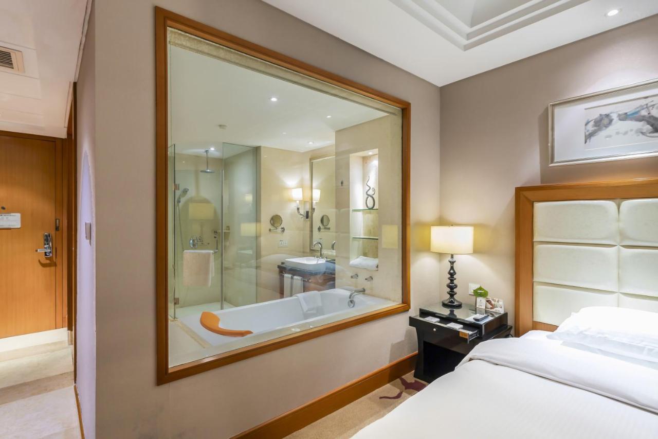 Wyndham Xinyang Downtown Hotel Екстериор снимка