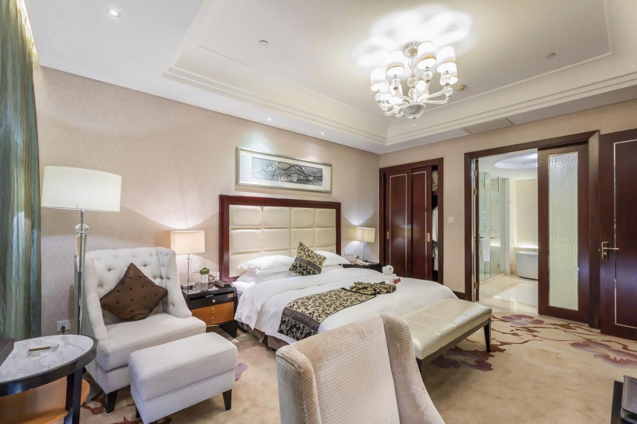 Wyndham Xinyang Downtown Hotel Екстериор снимка