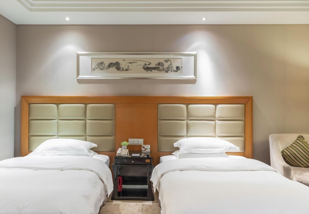 Wyndham Xinyang Downtown Hotel Екстериор снимка