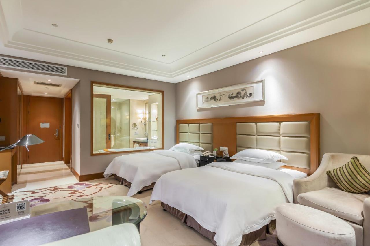 Wyndham Xinyang Downtown Hotel Екстериор снимка