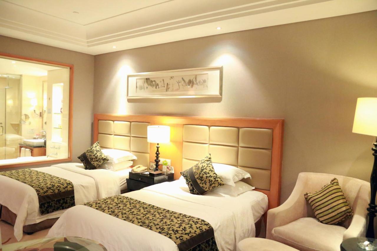 Wyndham Xinyang Downtown Hotel Екстериор снимка