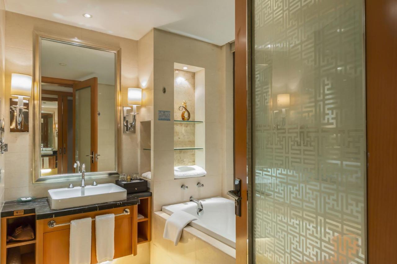 Wyndham Xinyang Downtown Hotel Екстериор снимка