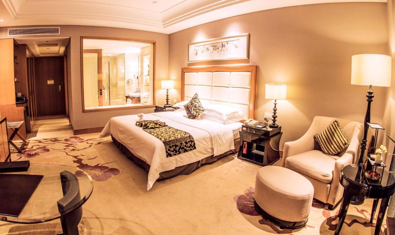 Wyndham Xinyang Downtown Hotel Екстериор снимка