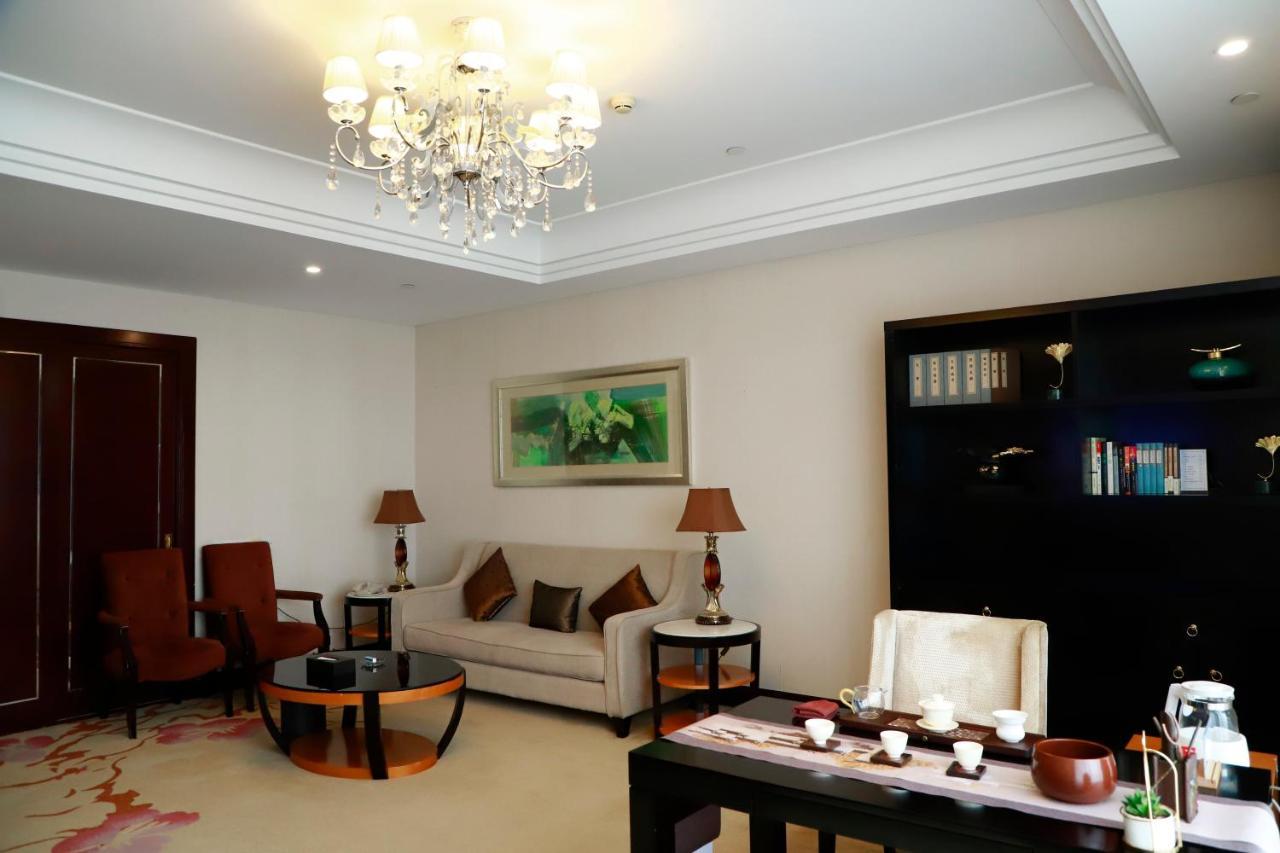 Wyndham Xinyang Downtown Hotel Екстериор снимка