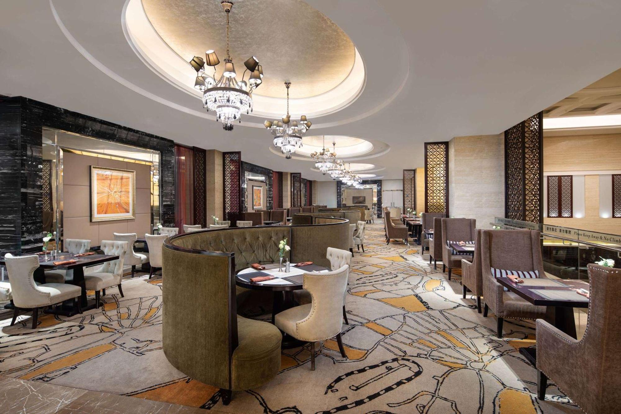 Wyndham Xinyang Downtown Hotel Екстериор снимка
