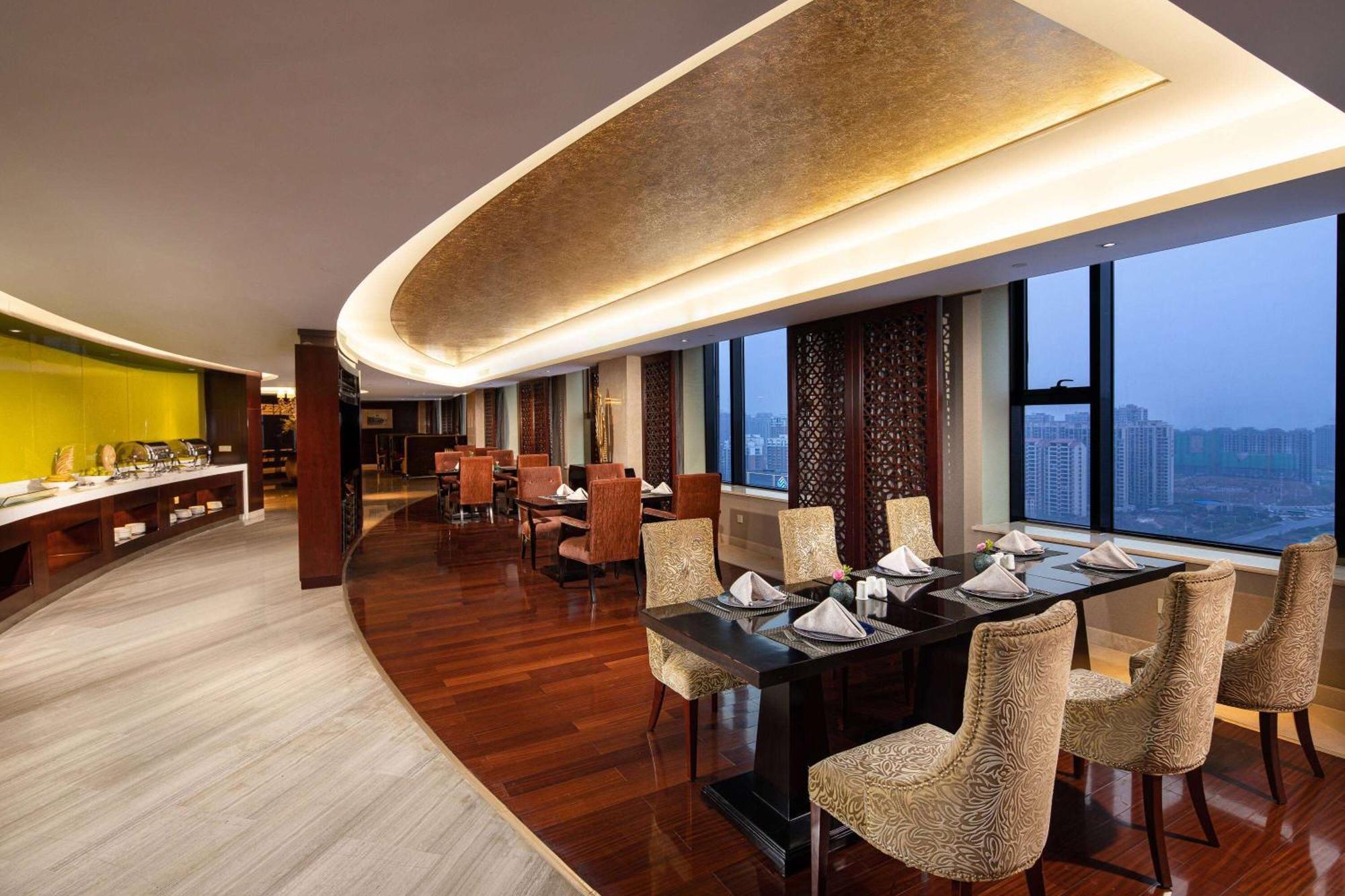 Wyndham Xinyang Downtown Hotel Екстериор снимка