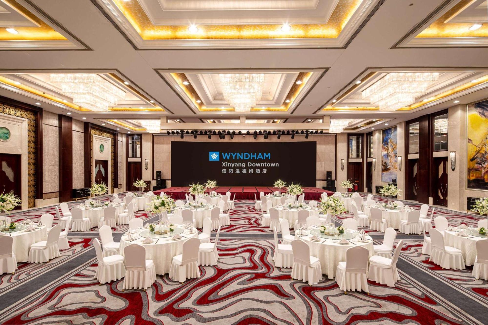 Wyndham Xinyang Downtown Hotel Екстериор снимка