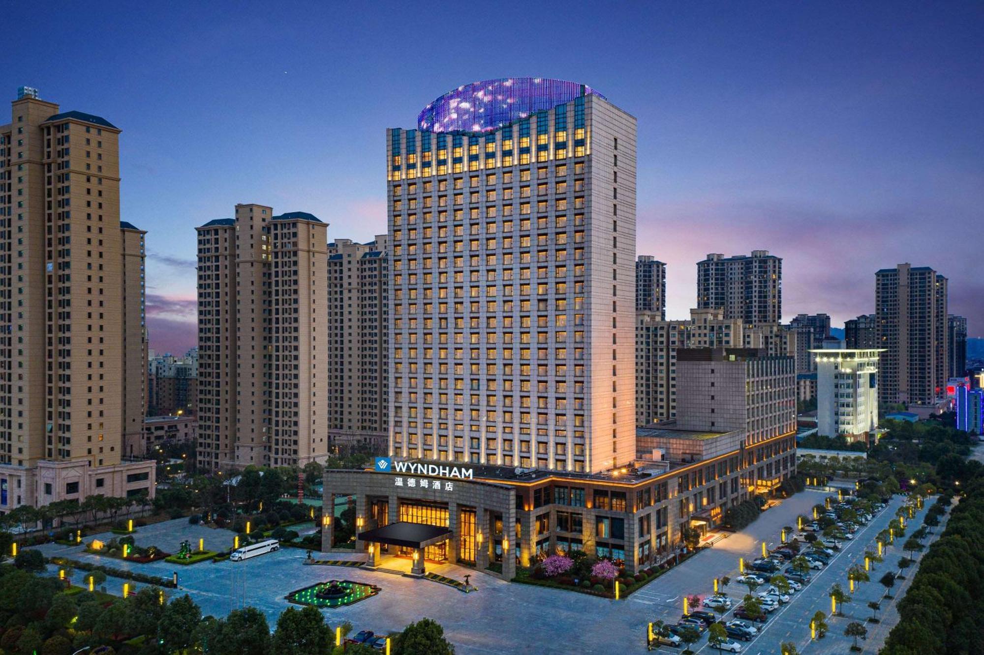 Wyndham Xinyang Downtown Hotel Екстериор снимка