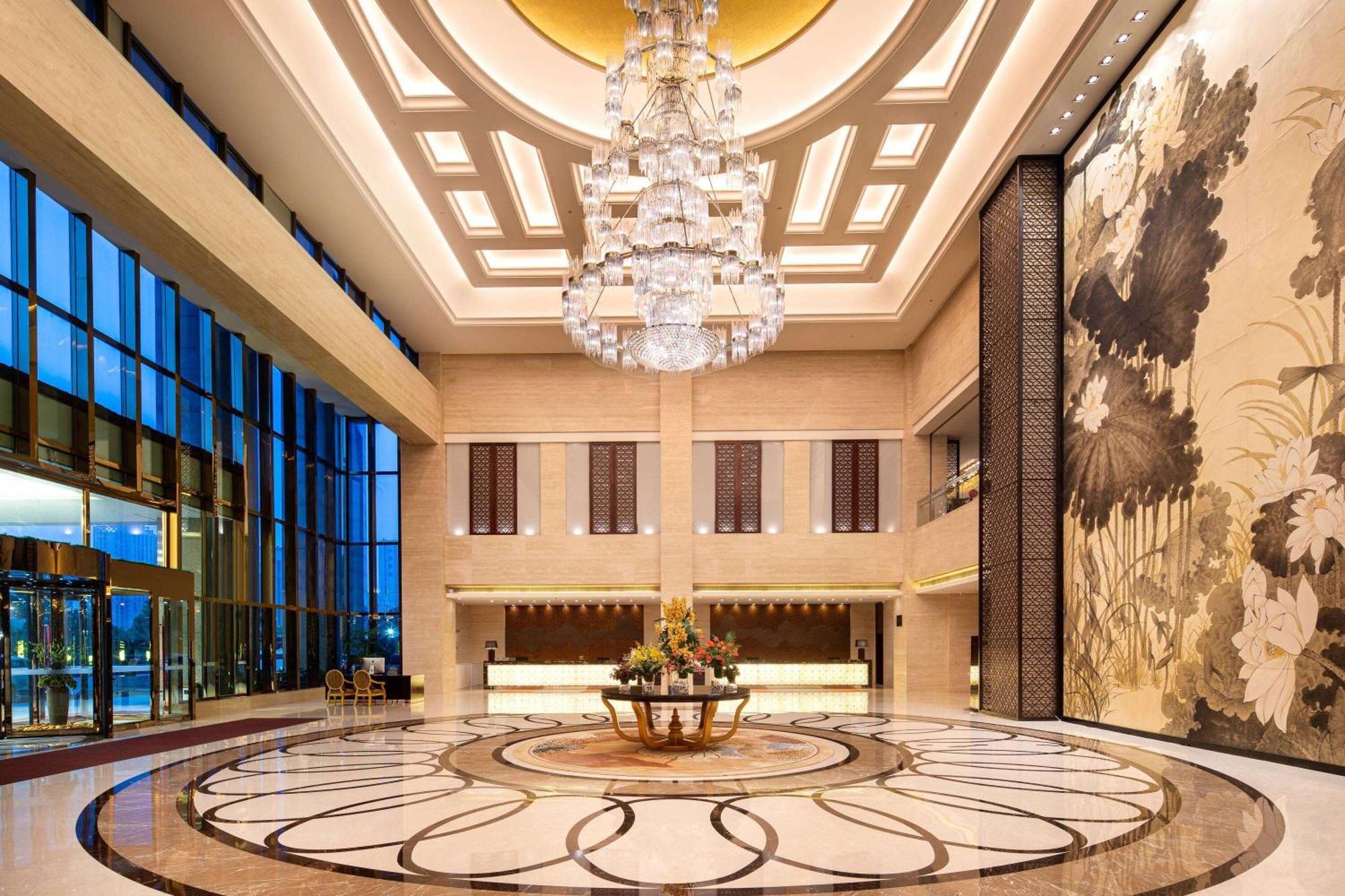 Wyndham Xinyang Downtown Hotel Екстериор снимка